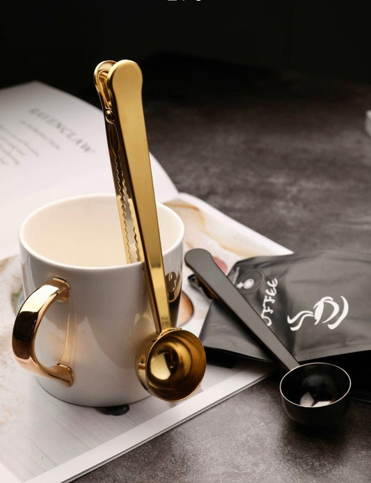 Cuchara con pinza para café