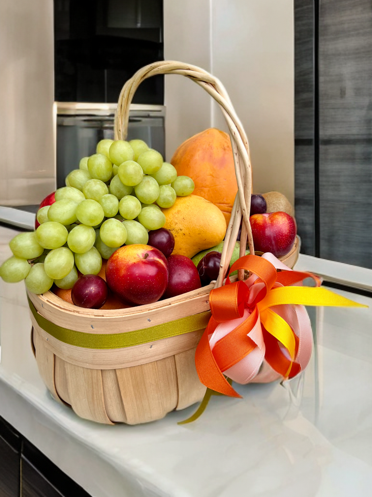 Canasta con frutas