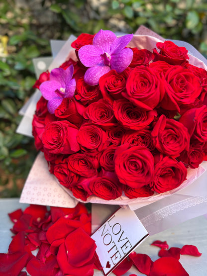 Roses & orchids bouquet.