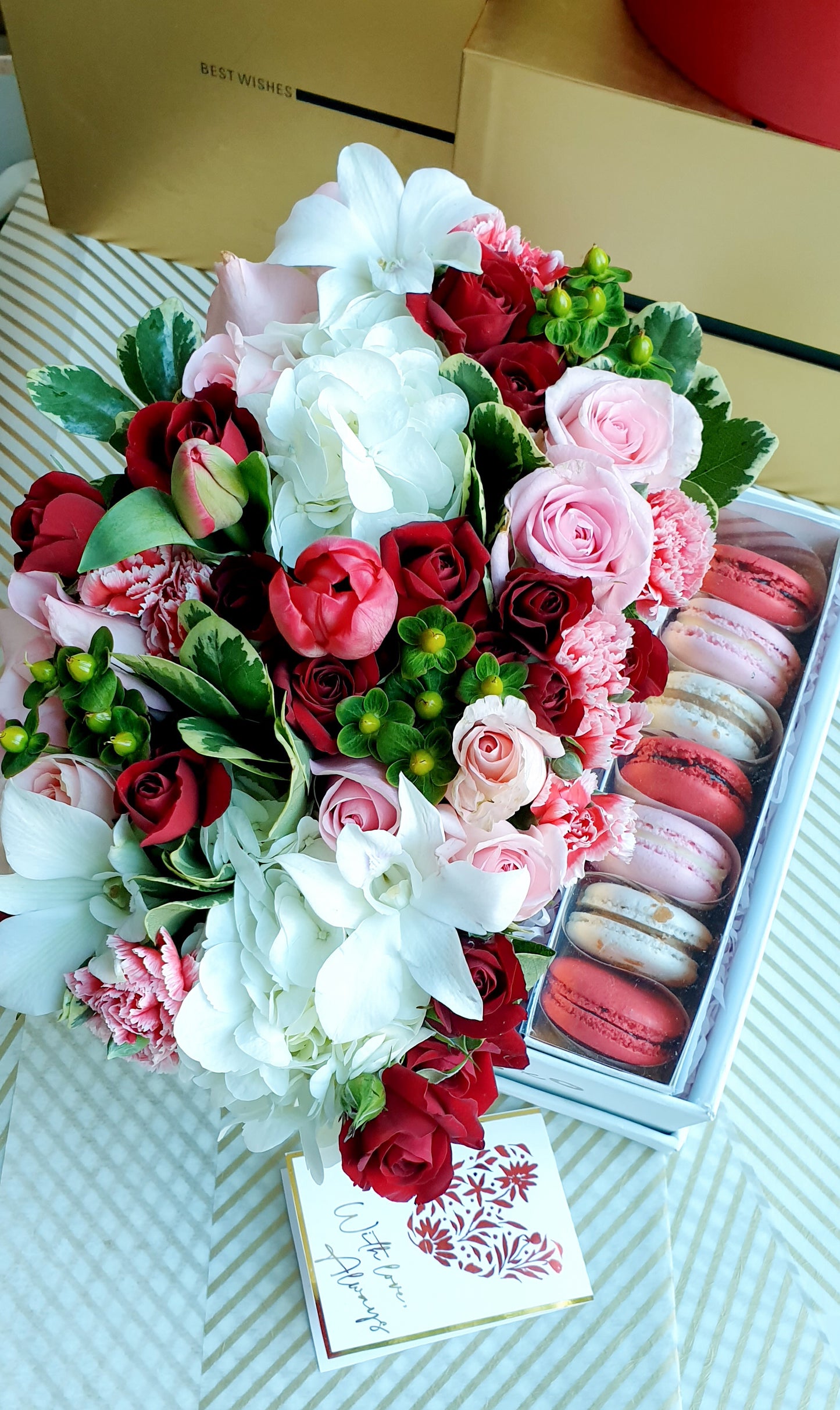 Flores & Macarons