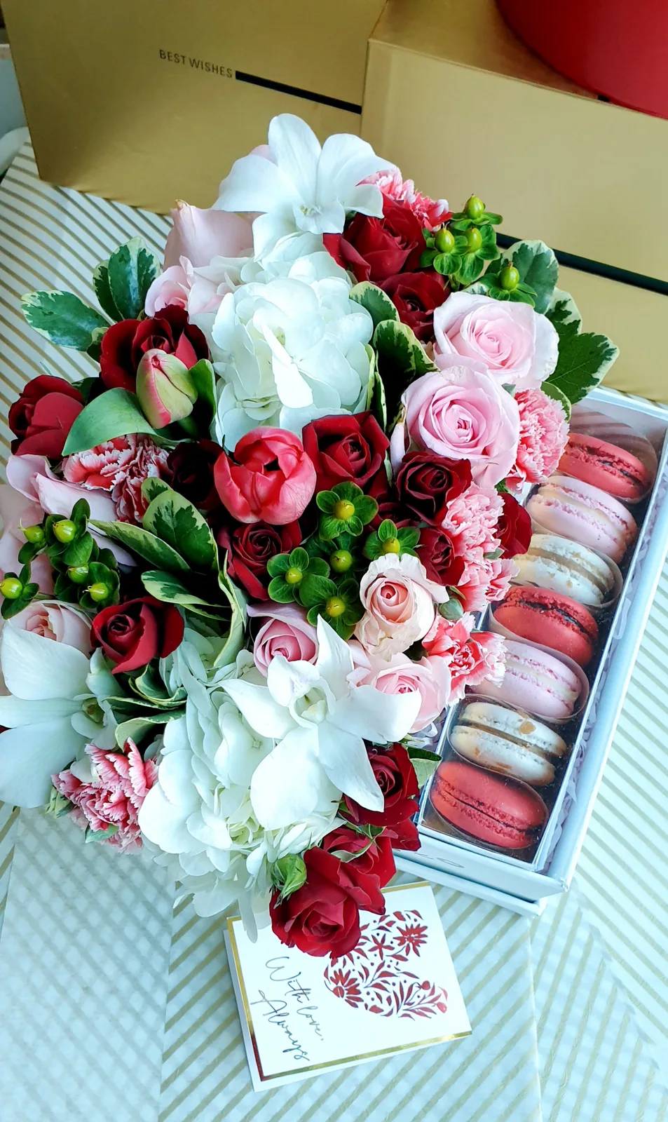 Flores & Macarons